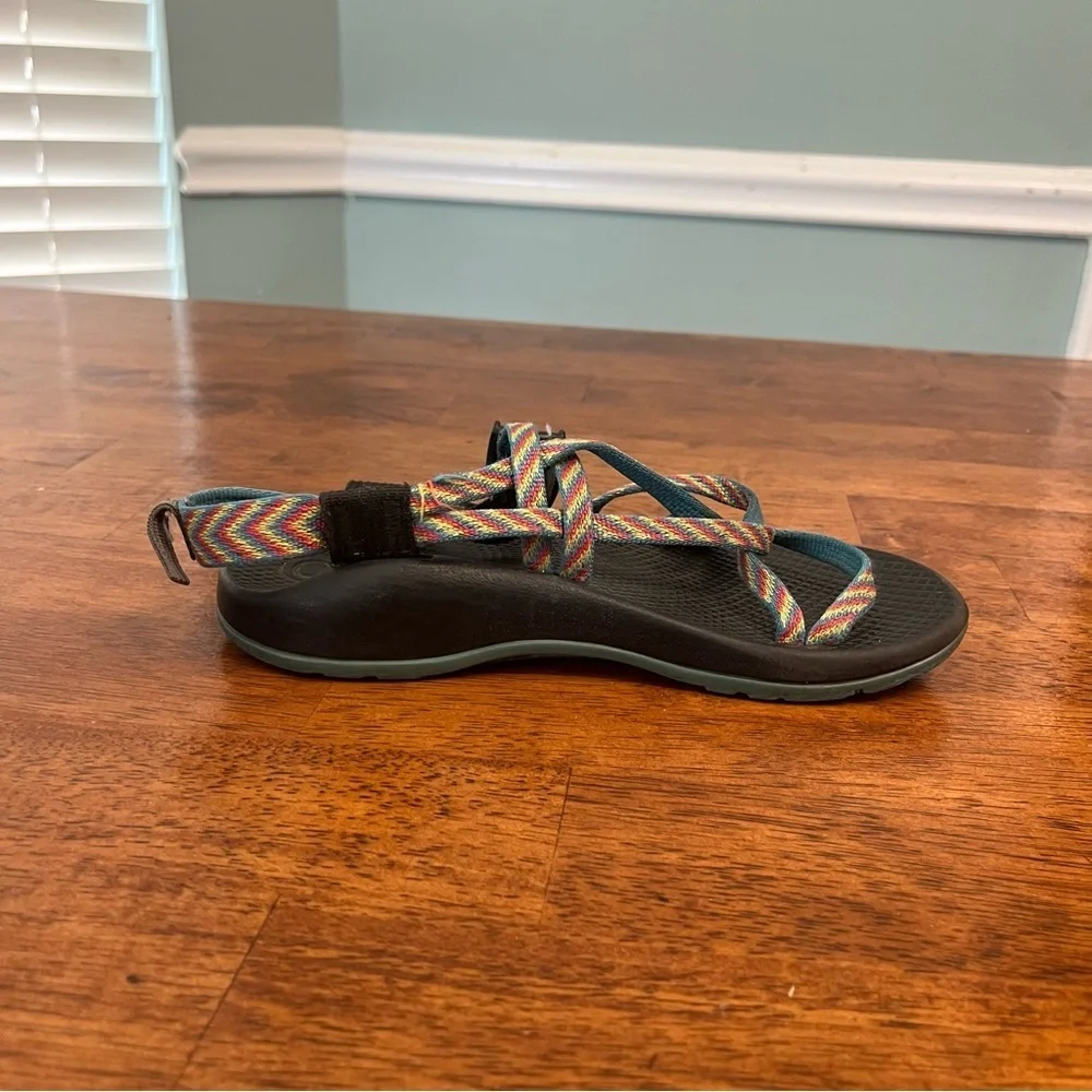 Kids Chacos blue rainbow Colorful Strappy Sandals size 3